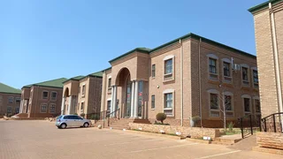 Cambridge Office Park, 175 Square meter first floor office to let