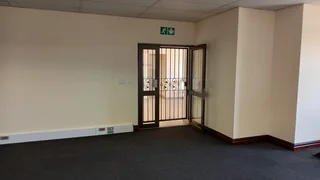 Cambridge Office Park, 175 Square meter first floor office to let