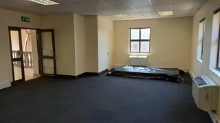 Cambridge Office Park, 175 Square meter first floor office to let