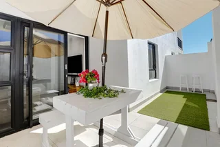 Ground Floor Apartment with 15sqm Stoep & 2 Basement Parkings in Fontijn on Newhaven