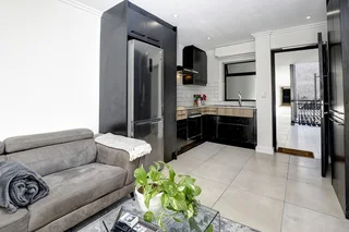 Ground Floor Apartment with 15sqm Stoep &amp; 2 Basement Parkings in Fontijn on Newhaven