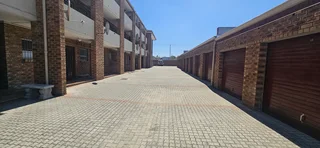 Charming 2-Bedroom Apartment with Scenic Views – Oakdale, Bellville