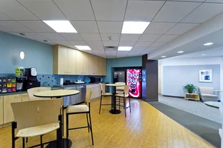 Private office space for 1 person in Regus Country Club.