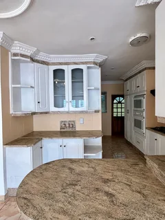 Spacious 3-bedroom And 2-bathroom Apartment. Located In Bosmont.  Includes Water And Wifi