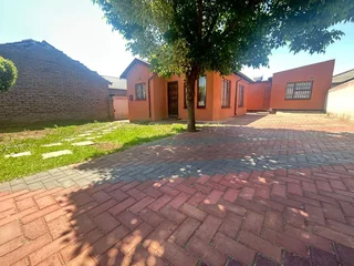 Neat 2-Bedroom Home with Business Potential – Vosloorus Ext 10