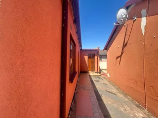 Neat 2-Bedroom Home with Business Potential – Vosloorus Ext 10