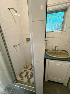 Spacious 3-bedroom And 2-bathroom Apartment. Located In Bosmont.  Includes Water And Wifi