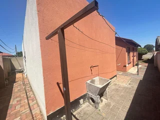 Neat 2-Bedroom Home with Business Potential – Vosloorus Ext 10