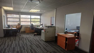 238 sqm office to let - Irene Centurion