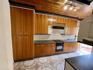 Spacious 2-bedroom And 1-bathroom Apartment In Bosmont. Includes Water and WiFi