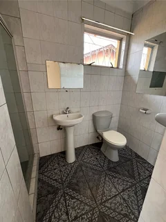 Spacious 2-bedroom And 1-bathroom Apartment In Bosmont. Includes Water and WiFi