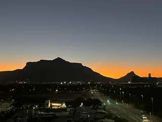 Stylish Modern 1-bedroom And 1-bathroom Apartment: Contemporary Comfort And Prime Location