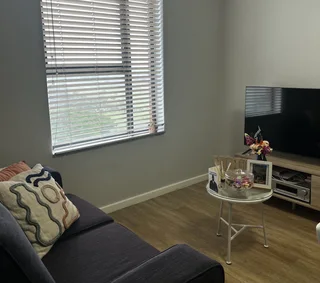 Stylish Modern 1-bedroom And 1-bathroom Apartment: Contemporary Comfort And Prime Location