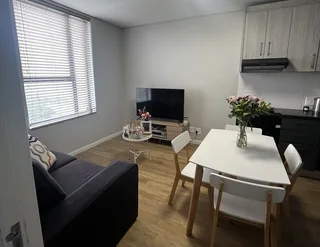 Stylish Modern 1-bedroom And 1-bathroom Apartment: Contemporary Comfort And Prime Location