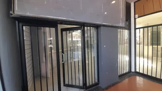 RETAIL UNIT AT THE SQUARE