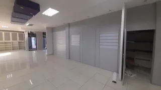 RETAIL UNIT AT THE SQUARE