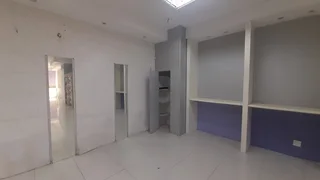 RETAIL UNIT AT THE SQUARE