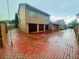 Stylish Four-Bedroom Home with Pool, Solar &amp; Staff Quarters in Randhart