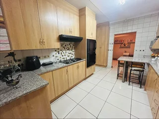 Stylish Four-Bedroom Home with Pool, Solar &amp; Staff Quarters in Randhart