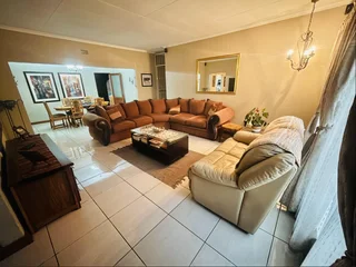 Stylish Four-Bedroom Home with Pool, Solar &amp; Staff Quarters in Randhart