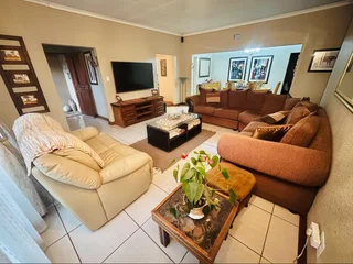 Stylish Four-Bedroom Home with Pool, Solar &amp; Staff Quarters in Randhart