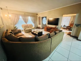 Stylish Four-Bedroom Home with Pool, Solar &amp; Staff Quarters in Randhart