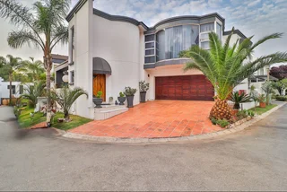 Luxury Living Meets Everyday Comfort in a Prime Estate Setting