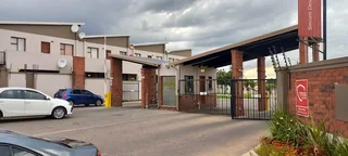 Cozy, Freestanding 3-Bedroom And 2-Bath House In Secure Complex