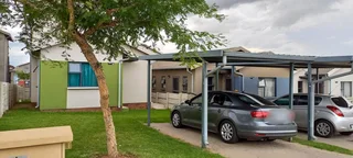 Cozy, Freestanding 3-Bedroom And 2-Bath House In Secure Complex