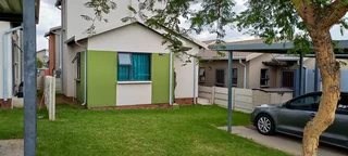 Cozy, Freestanding 3-Bedroom And 2-Bath House In Secure Complex