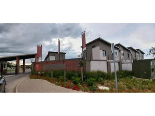 Cozy, Freestanding 3-Bedroom And 2-Bath House In Secure Complex