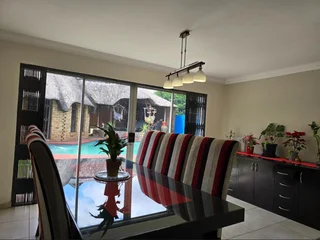 Modern Family Comfort with Pool, Solar &amp; Entertainer’s Lapa in General Albertspark