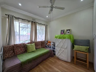 Modern Family Comfort with Pool, Solar &amp; Entertainer’s Lapa in General Albertspark