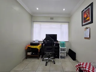 Modern Family Comfort with Pool, Solar &amp; Entertainer’s Lapa in General Albertspark