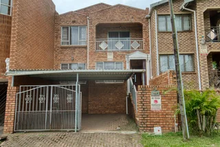Elegant Facebrick Duplex with stylish interiors in Foresthaven for sale