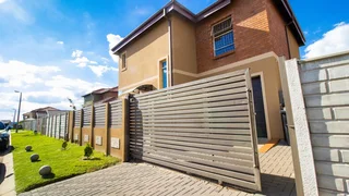 4 Bedroom house for sale in Leopards Rest Albertsdal Spacious Family Home