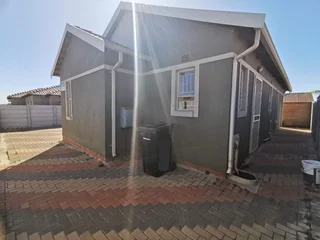 Spacious 3-Bedroom Home to Rent in Leopard’s Rest Security Estate