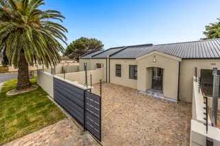 Modern 3-Bedroom Sectional Title Home in Edgemead