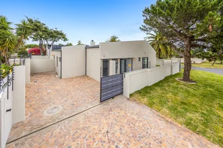 Modern 3-Bedroom Sectional Title Home in Edgemead