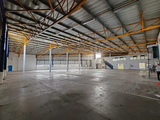 1&#39;616m2 Warehouse TO RENT/LET in Red Hill | Swindon Property