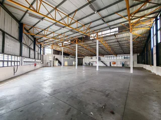 1&#39;616m2 Warehouse TO RENT/LET in Red Hill | Swindon Property