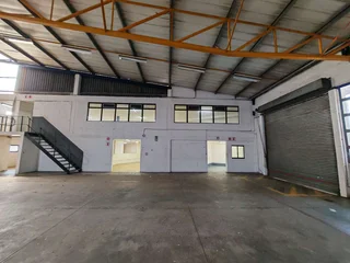 1&#39;616m2 Warehouse TO RENT/LET in Red Hill | Swindon Property