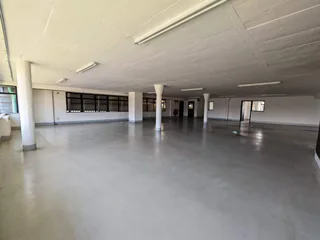 1&#39;616m2 Warehouse TO RENT/LET in Red Hill | Swindon Property