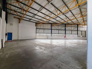 1&#39;616m2 Warehouse TO RENT/LET in Red Hill | Swindon Property