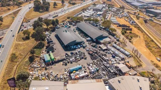 Free standing and Highway facing Industrial facility To Let