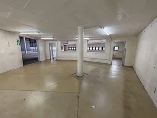 1&#39;616m2 Warehouse TO RENT/LET in Red Hill | Swindon Property