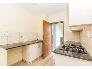Secure 2-Bedroom And 1-Bathroom Apartment In Country View
