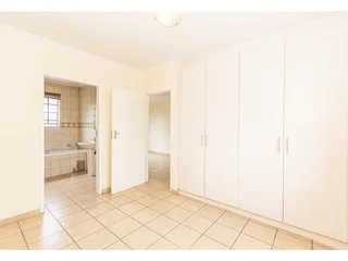 Secure 2-Bedroom And 1-Bathroom Apartment In Country View