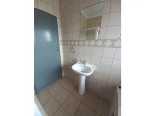 Secure 2-Bedroom And 1-Bathroom Apartment In Country View