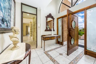 TRIPLE LIVING AT ITS BEST / DEVELOPMENT OPPORTUNITY